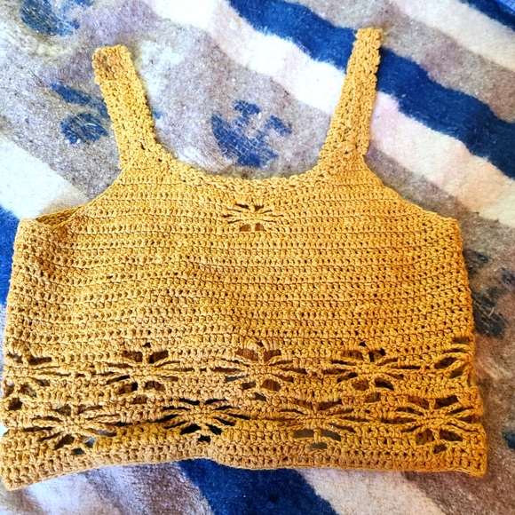 Crocheted crop tank - Picture 1 of 1